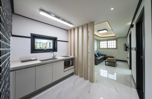 Namwon Casa | Jeju Skyhill Spa Pension