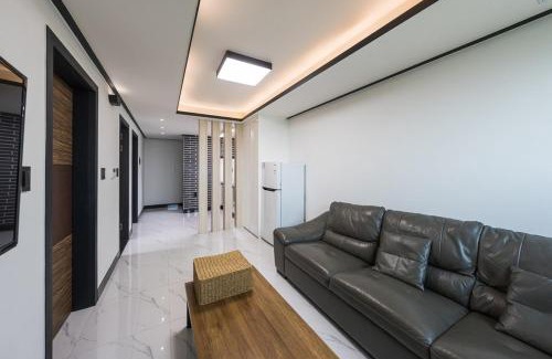 Namwon Casa | Jeju Skyhill Spa Pension