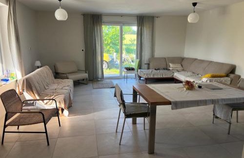 Jelenec Apartamento | Jelenec House