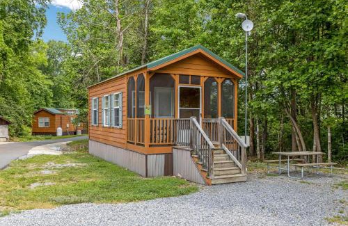 Glasgow Casa | Jellystone Park at Natural Bridge