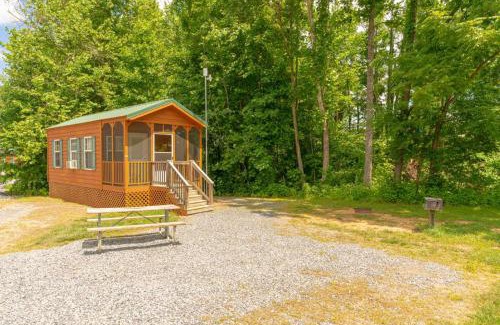 Glasgow Casa | Jellystone Park at Natural Bridge