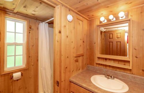 Glasgow Casa | Jellystone Park at Natural Bridge