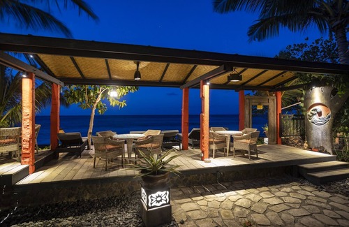 Purwakerti Cabaña | JEMELUK Beach Front Cottage con una espaciosa terraza privada