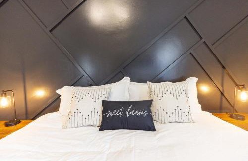 Federal Hill Apartamento | Jennifer's Stylish & Modern Broadway Getaway