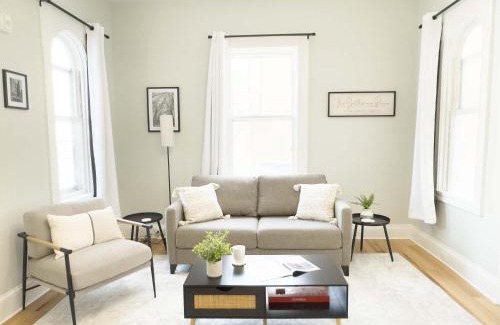 Federal Hill Apartamento | Jennifer's Stylish & Modern Broadway Getaway