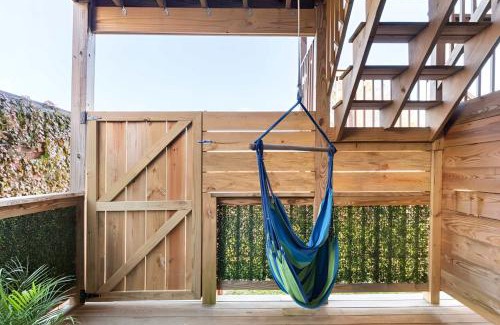 Federal Hill Apartamento | Jennifer's Walkable Private Apartment Getaway with Relaxing Deck