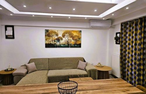 Petralona Apartamento | Jenny's Dream Home II Athens Lux 2BR Apt, Hot Tub, CBD, Fast WIFI, Netflix