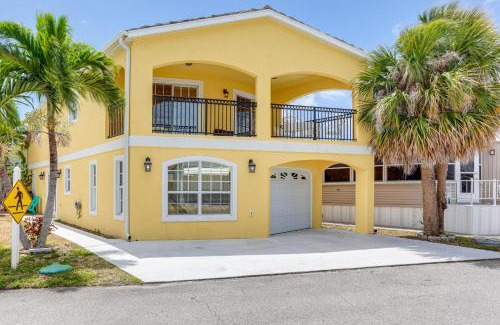Nettles Island Casa | Jensen Beach Home with BBQ Grill Walk to Beach!