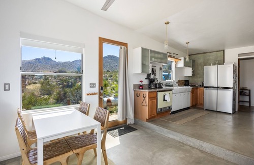 Joshua Tree Highlands Casa | Jensen House - Incredible Desert Views 2 Bedroom Home by RedAwning