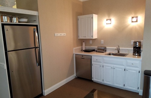 Jefferson Cabina | Jeremy's Lodge Fireside Suite 2 habitaciones con cocina $ 119 semanas - $ 145 sábados y domingos