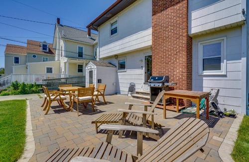 Wall Casa | Jersey Shore Getaway with Grill Walk to Beach!