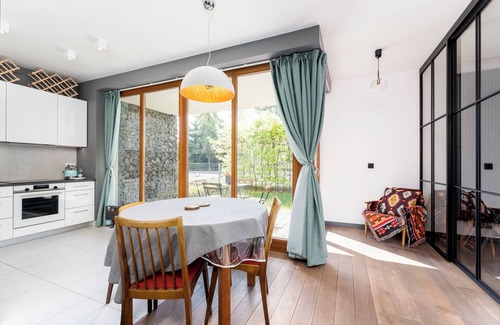 Pradnik Bialy Apartamento | Jesionowa Homely Apartment with Garden