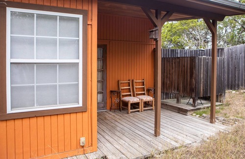 Austin Cabina | Jester King Inn Ruby Cabin -Your Hill Country Homebase