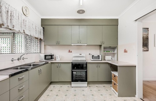 Brighton Casa | Jetty Road Retreat ~ Brighton - Charming 2-Bedroom Unit in Brighton