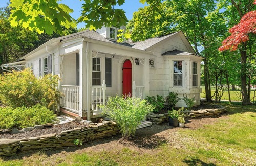 Hampton Bays Casa | Jewel Box Hampton Bays Cottage