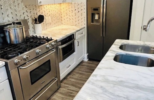 Dillard Casa | JEWEL OF GENTILLY-Cute Comfy 2bd 2bath sleeps 8, close to all the action