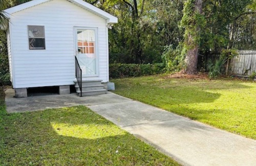 Dillard Casa | JEWEL OF GENTILLY-Cute Comfy 2bd 2bath sleeps 8, close to all the action