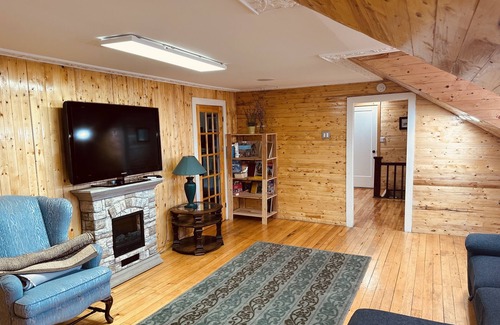 Newboro Apartamento | Cozy cottage style apartment in Newboro close to many interesting places!