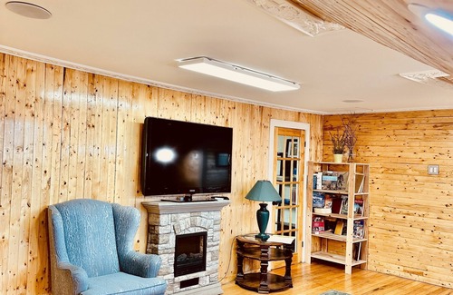 Newboro Apartamento | Cozy cottage style apartment in Newboro close to many interesting places!