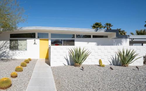 Palm Springs Casa | Jeweled Oasis - Modernism Week! Coachella!