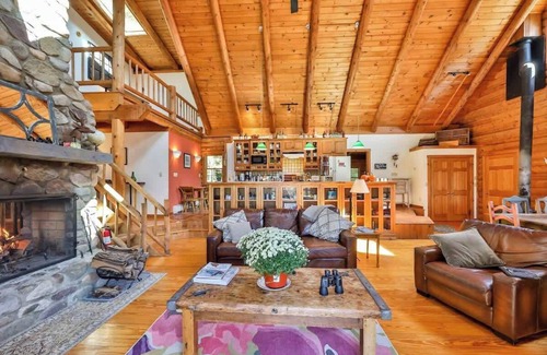 Jewett Casa | Jewett Creek Cabin Escape
