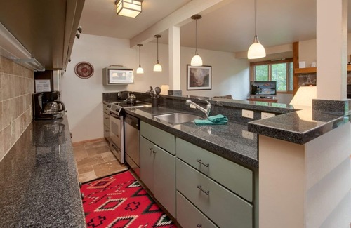 Teton Pines Condominio | JHRL - Ponderosa 413, Perfect for a couple