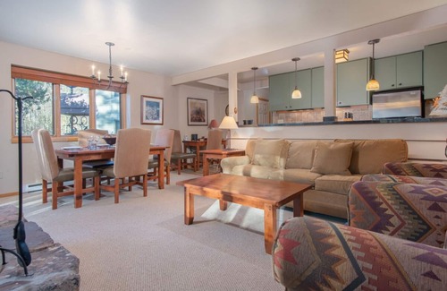 Teton Pines Condominio | JHRL - Ponderosa 413, Perfect for a couple
