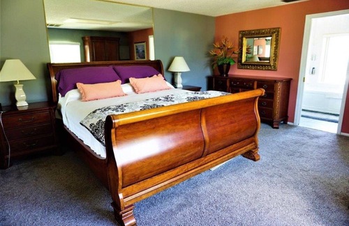 Paradise Lakes Condominio | Jim Miller's R-5 with Office space