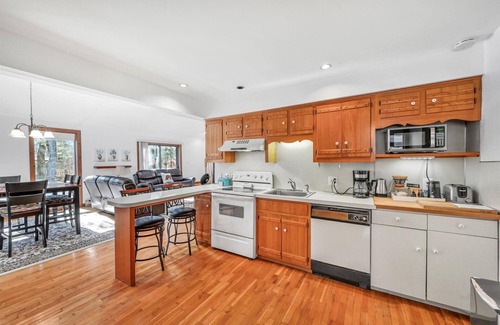 Jim Thorpe Casa | Jim Thorpe, Bear Creek Lake, Cozy 3Br family friendly home- EV charging outlet