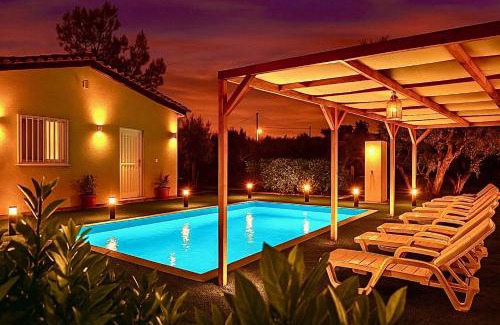 Theologos Casa | Jimmy's Pool House