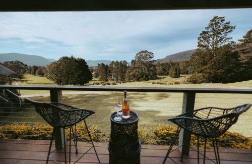 Kangaroo Valley Casa | Jimmys Cabin - Kangaroos, Kookaburras, Sleeps 4!