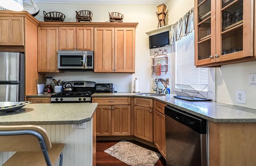 Beach Institute Cabaña | 127 Comentarios! Jingle Bells Square Cottage-Historic District-Bright- Chimenea