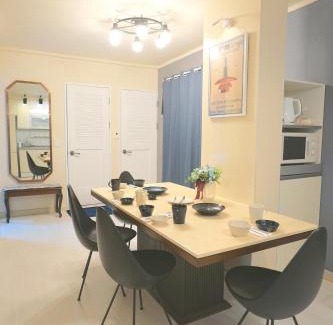 Sajik-dong Apartamento | JINIQUE IN cozy stay ,2 Rooms ,3 Queen beds, Gyeongbokgung MRT 10min ,6person possible,restaurant street,Hanbok trip,near Gwanghwamun and Gyeongbokgung Palace