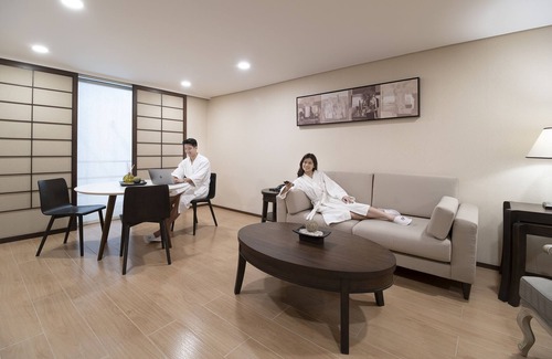 San Lorenzo Hotel | Jinjiang Inn Makati