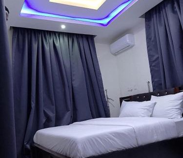 Ikotun Apartamento | JKA 1-BEDROOM-Apt 24HRS POWER Unlimited WIFI , GARDEN PATIO AREA,FREE DAILY HOUSEKEEPING