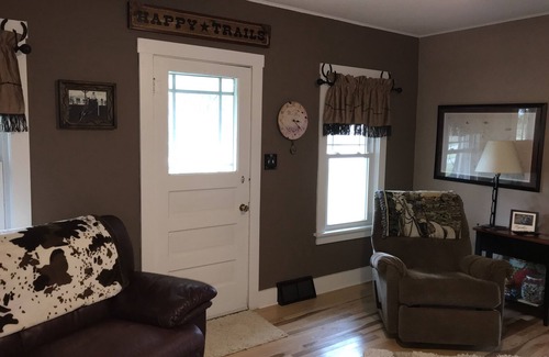 Bloomington Casa | JLBrinkmeyer Ranchhouse, acogedor y auténtico, ubicado en el hermoso sur de Iowa