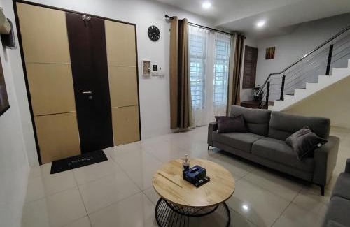 Miri Casa | JNJ Miri Homestay - Miri Serene Shangrila, Luak with 4-bedroom