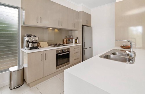 Aldinga Beach Casa | Jo's Sanctuary- 4 Bdrms, Sleeps 10, Beach & scrub