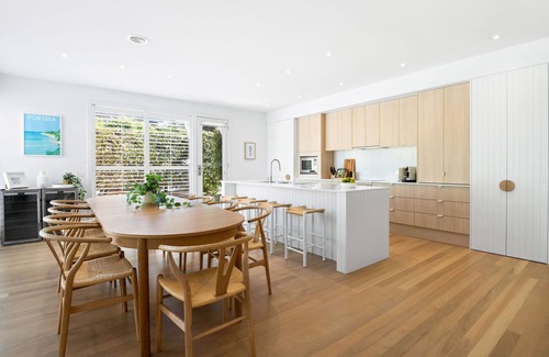 Portsea Casa | Joanna - Poolside entertainer opposite 'The Cutting'