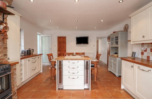 Snettisham Cabaña | JOB'S COTTAGE, pet friendly, character holiday cottage in Snettisham