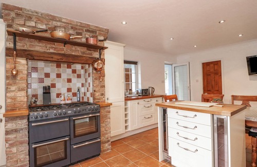 Snettisham Cabaña | JOB'S COTTAGE, pet friendly, character holiday cottage in Snettisham