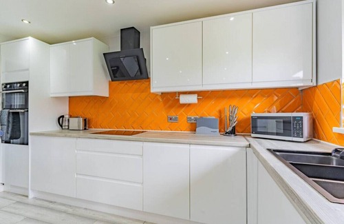 Ruddington Casa | Jodi's Bungalow, Parking & Large Garden