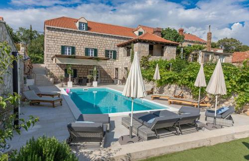 Mocici Villa | Joe