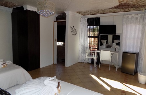 Moses Kotane Casa | Joezebel Guest House