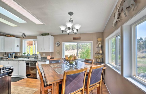 John Day Casa | John Day Lakehouse w/ a Great Outdoor Space!