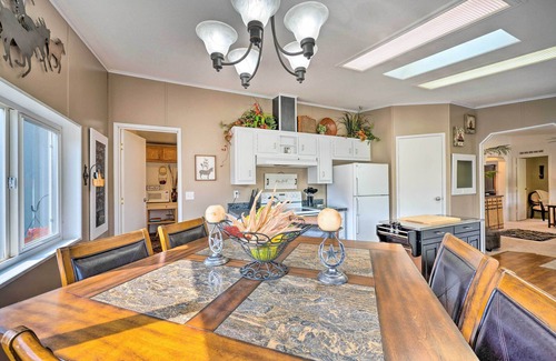 John Day Casa | John Day Lakehouse w/ a Great Outdoor Space!
