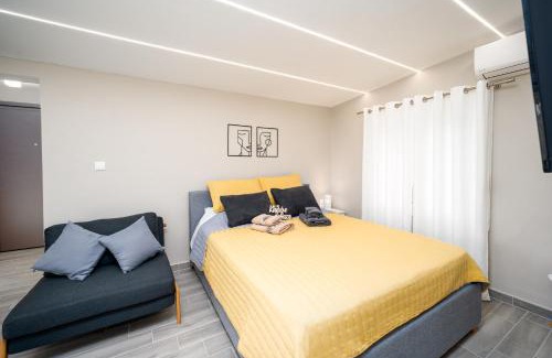 Aigio Apartamento | John's city center roof studio flat -panorama view