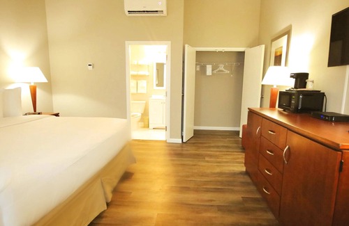 St. Petersburg - Clearwater Casa | John's Pass Boardwalk Hotel Rooms- Parking included for boardwalk