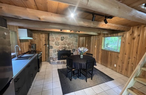 Innisfil Cabina | John Wayne Cedar Oasis