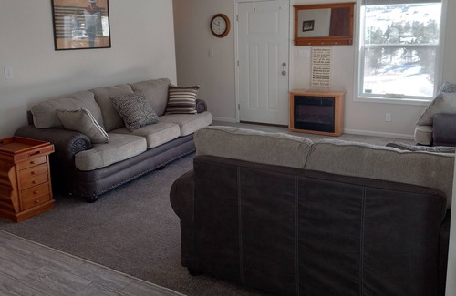 Drake Casa | Johnny Lo's Garage. Brand new comfy home. 420 friendly / monthly rates available